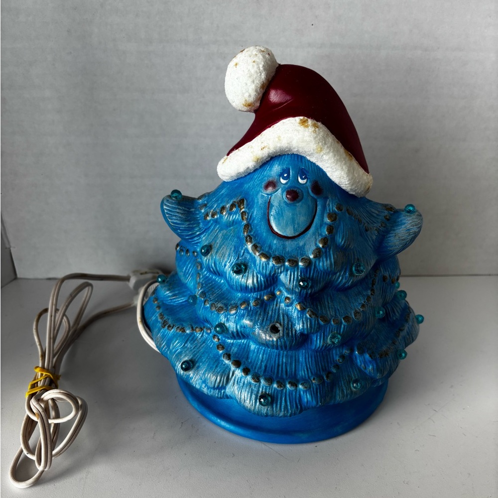 Vtg Lighted Ceramic Smiley Face Christmas Tree W/ Plastic Bulbs & Base